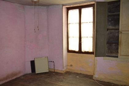 Property in Ruffec to renovate with.. - 2
