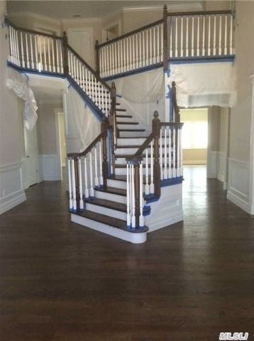 23 Oakwood Dr Lloyd Neck, NY 11743 - 2