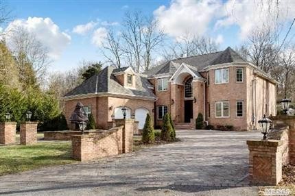 24 Kendrick Ln Dix Hills, NY 11746