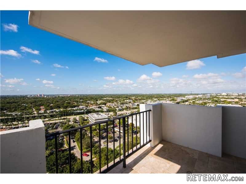 2 bedroom Flat For Sale: 2780 NE 183rd.. - 2