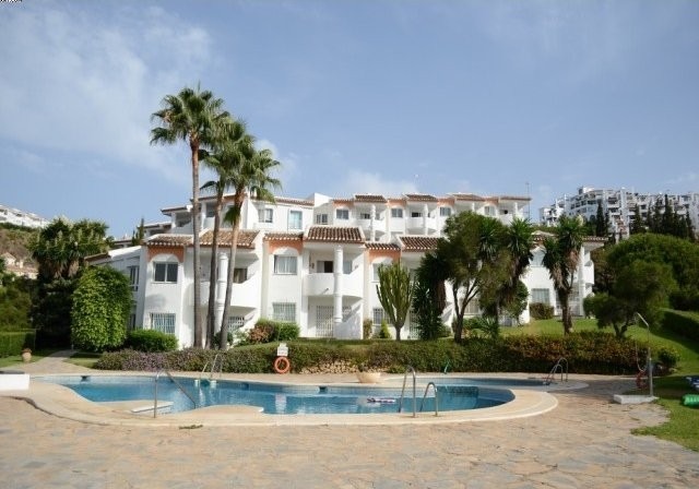 2 Bed Apartment for sale in Calahonda