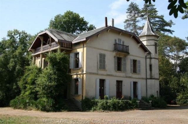 8 bedroom House For Sale: 11000 AUDE - 2