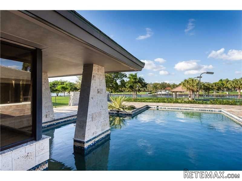 5 bedroom House For Sale: 395..