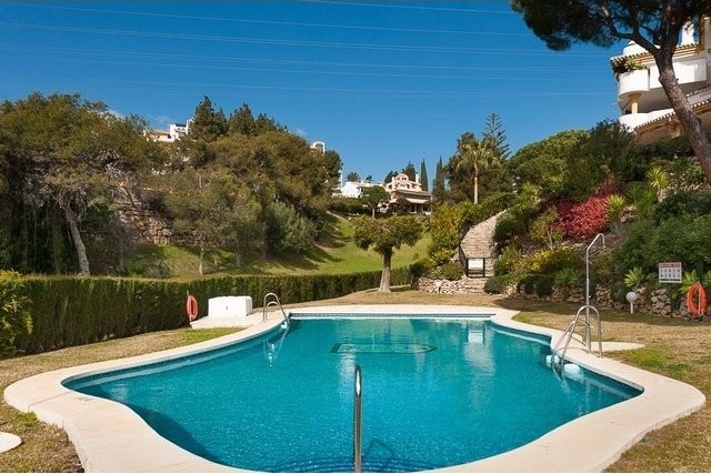 2 Bed Apartment for sale in Calahonda