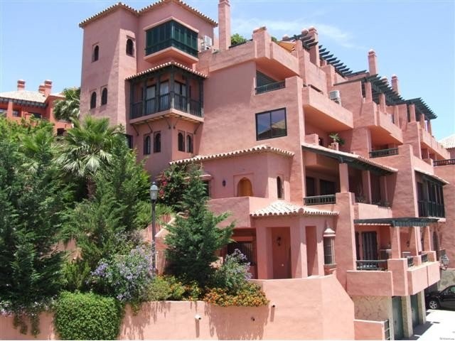 APARTMENT FOR SALE IN CALAHONDA
