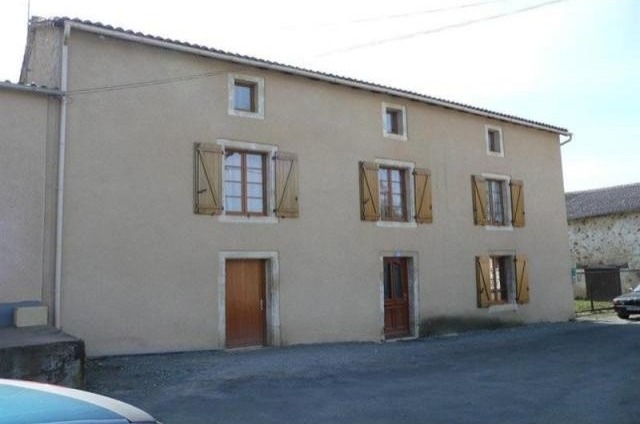 4 bedroom Town House For Sale: 86600..