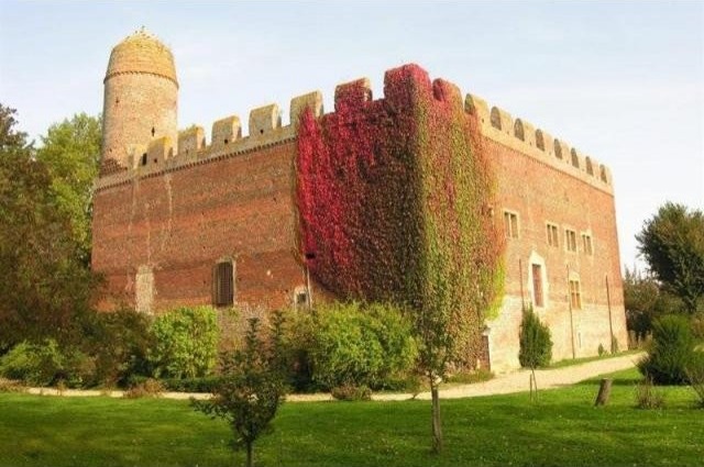 12 bedroom Castle For Sale: 01480 AIN