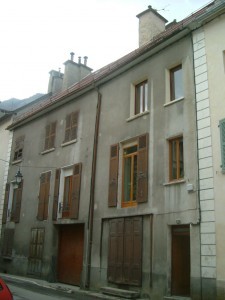 Large Townhouse with Modern Apartment..