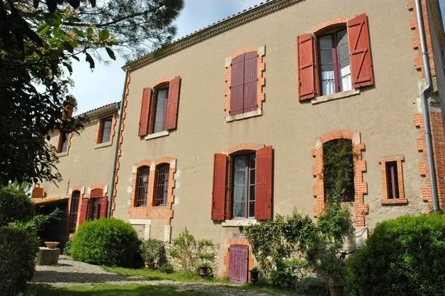 Elegant And Unique Maison De Maitre..