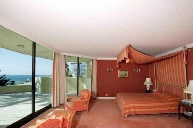 Front Line Beach Palace One Minute From..
