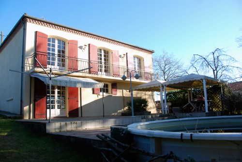 *3 bedroom villa in quiet residential..