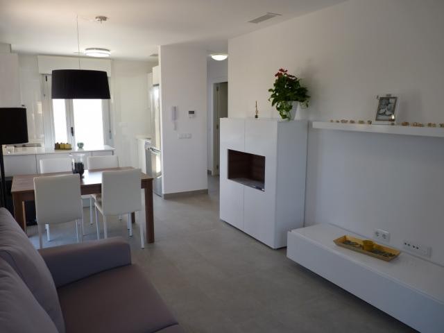 New 3 bed 2 bath town house 700 meters.. - 2