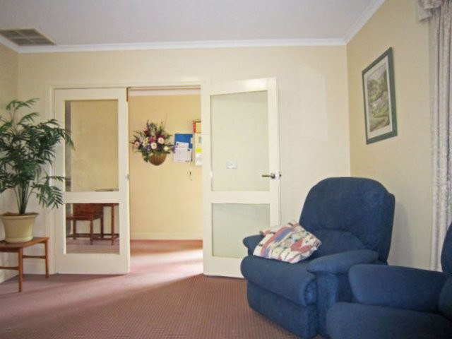 Large bedsit apartment with huge.. - 2