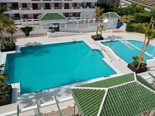 A 1 BEDROOM APARTMENT