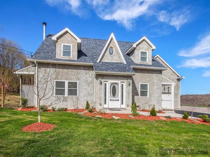 3 bedroom House For Sale: 175 Mountain..