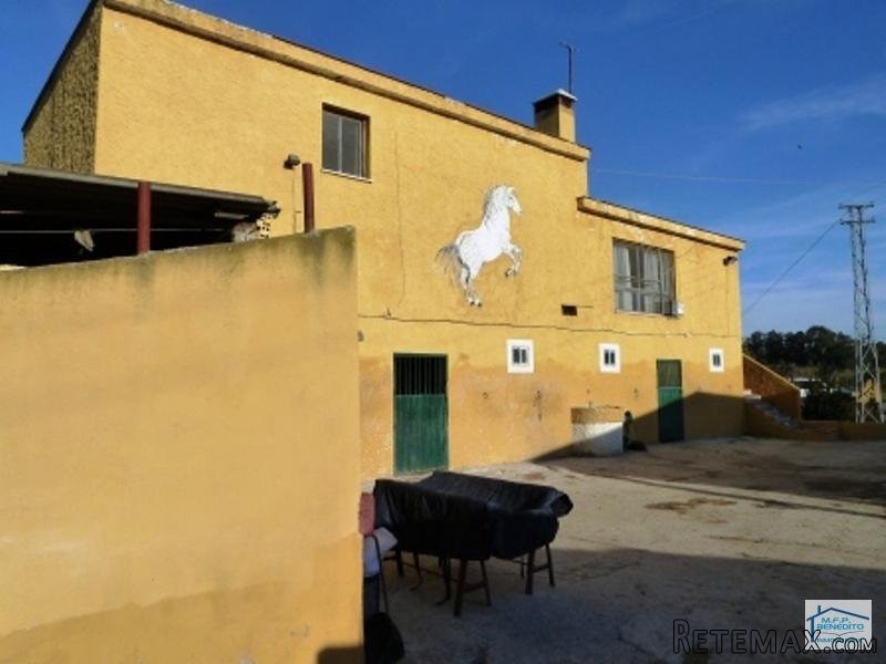Country Properties for sale in Coin..