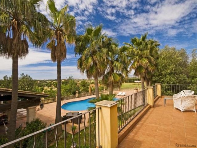 Exceptional property with open views in.. - 2