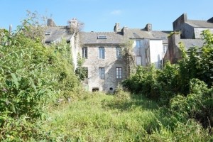 Stone Built Property Overlooking Lake