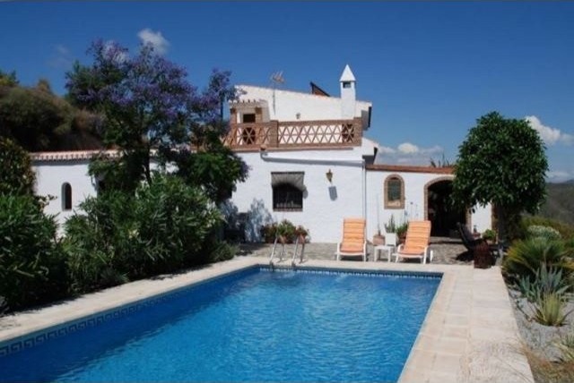 A 3 Bedroom Country House with Private..