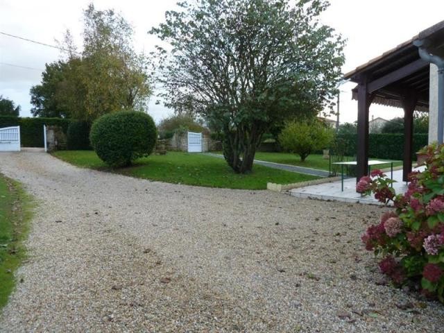 4 bedroom House For Sale: 79230 AUX.. - 2