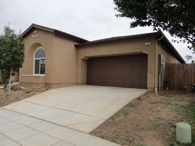 7492 E. Ramona Way Fresno, CA, 93737.. - 2