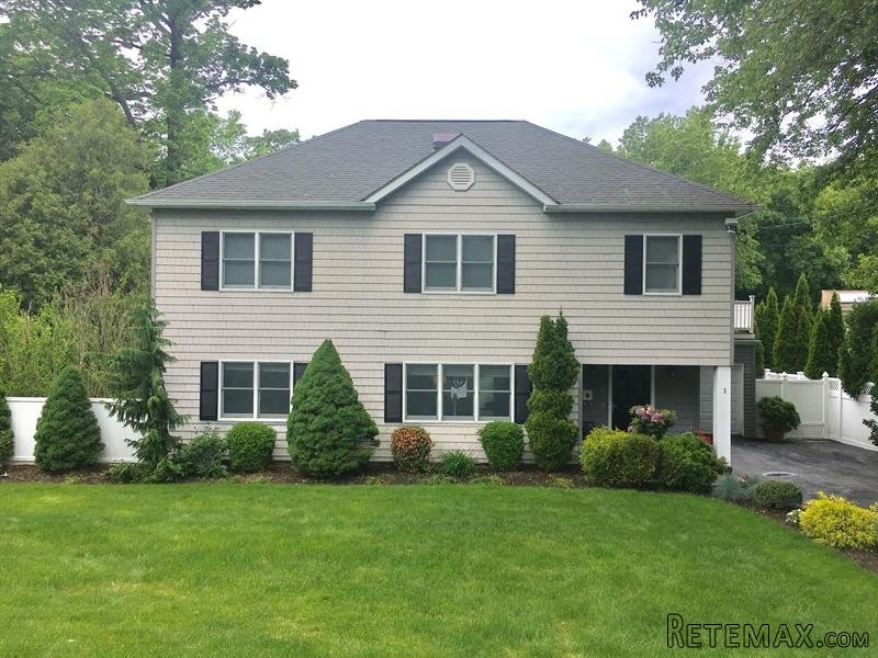 3 bedroom House For Sale: 3 Maple Court..