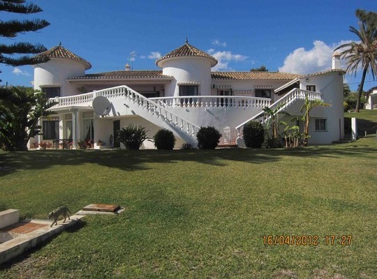 Villa for sale in Mijas Costa, Mijas..