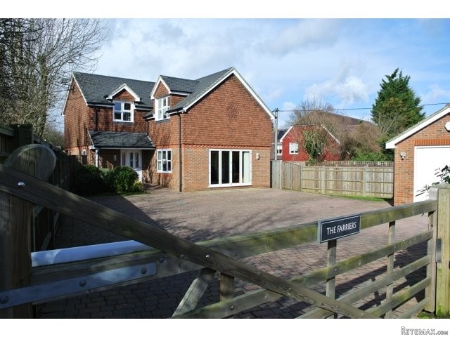 The Farriers, London Road £495,000