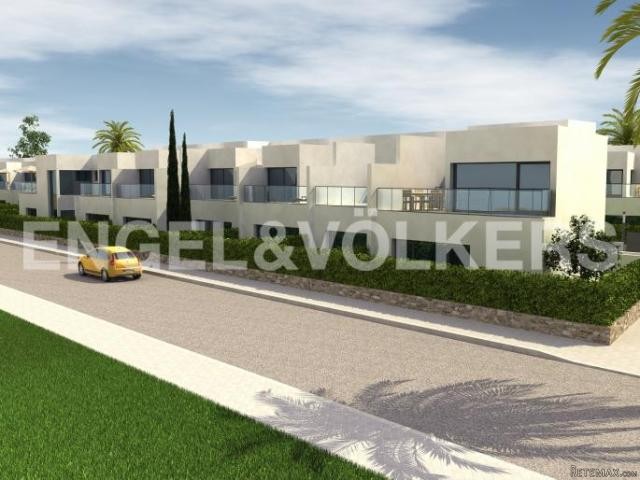 Luxury townhouse with sea views