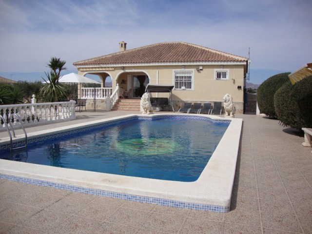 3 Bedrooms - Villa - Alicante - For Sale