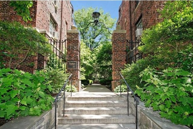 2 bedroom Co-op For Sale: White Plains..