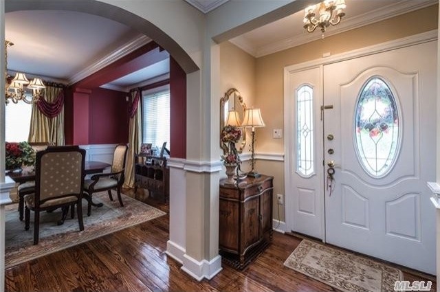 24 Old Estate Rd Manhasset, NY 11030 - 2
