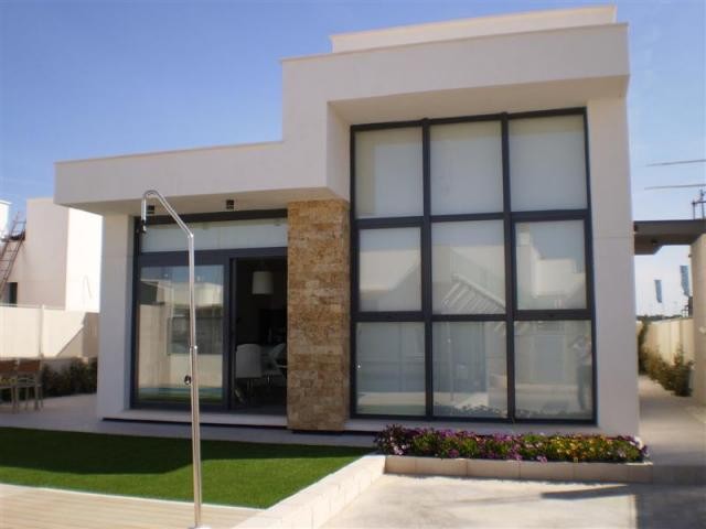 New Luxury 3 bed 2 bath detached villas..