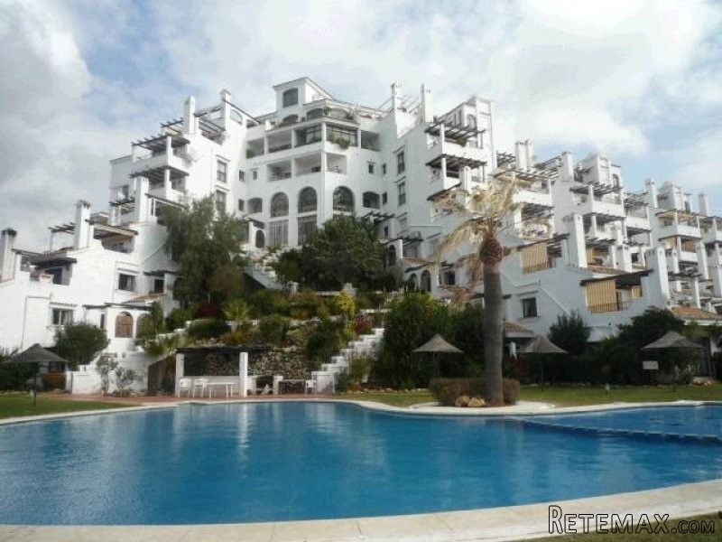 2 Bed Apartment for sale in Calahonda