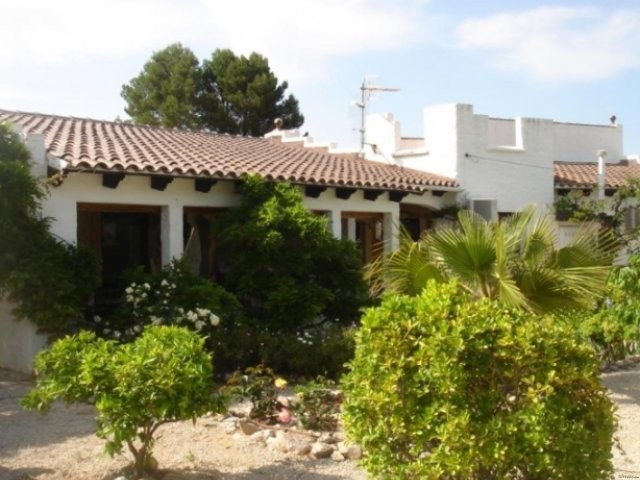 5 Bedrooms - Villa - Alicante - For Sale