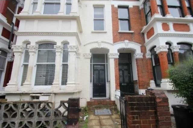 2 Bed Flat/Apartment To Let in London - 2