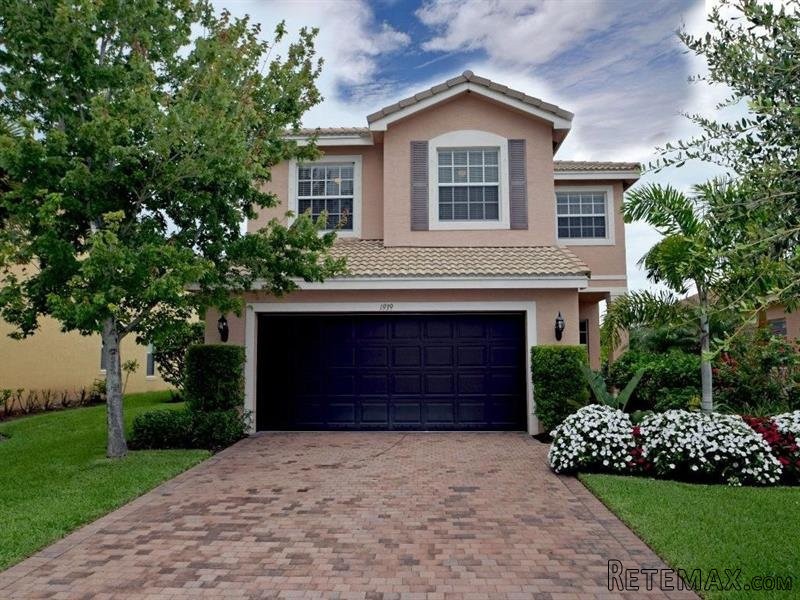 4 bedroom House For Sale: 1939 Grey..