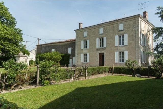 3 bedroom Character For Sale: 79210..