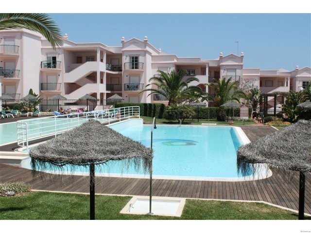 LARGE ONE BEDROOM APARTMENT ON ST JAMES..