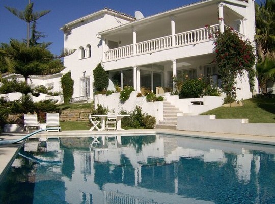 Villa for sale in El Paraiso Alto..