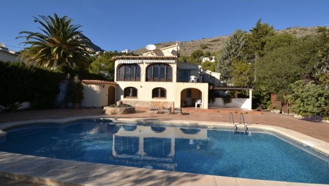 Large 4 Bedroom 3 Bathroom Villa On.. - 2