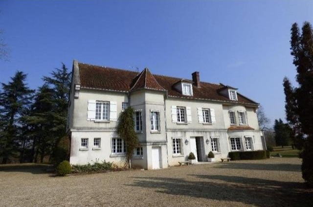 8 bedroom House For Sale: 60200 OISE