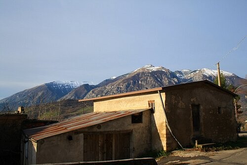 Detached stone property to restore in a.. - 2
