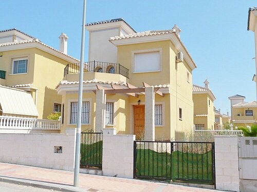 MUST BE SEEN- 3 BED DETACHED VILLA
