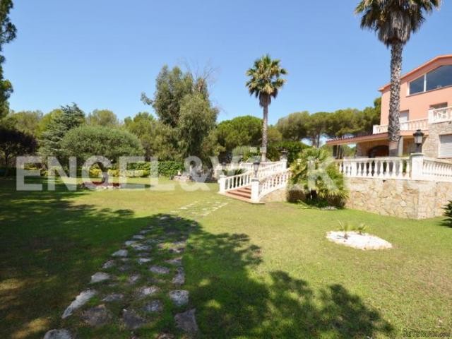 Exclusive house with large waterfront.. - 2