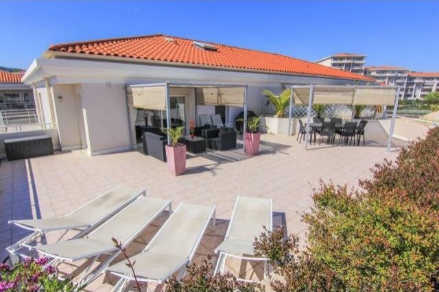 3 bedroom penthouse apartment of 95m2..