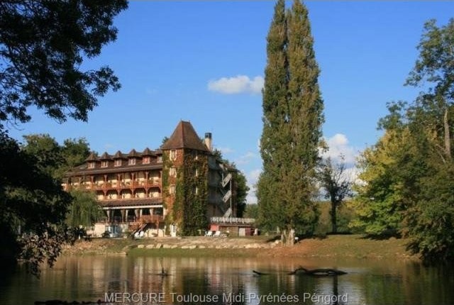 44 bedroom House For Sale: 24420..