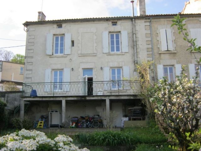 4 bedroom Townhouse in Angouleme