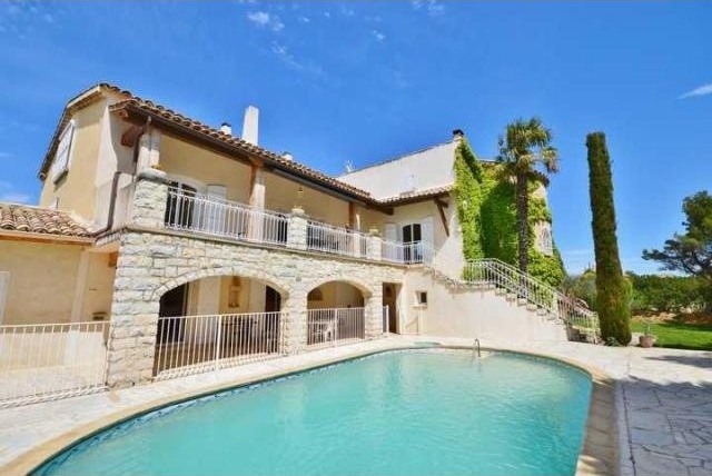 4 Bedroom Country House For Sale