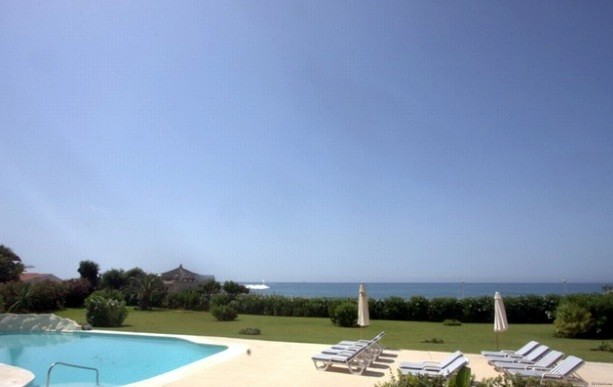 Elviria Beachfront Garden.. - 2